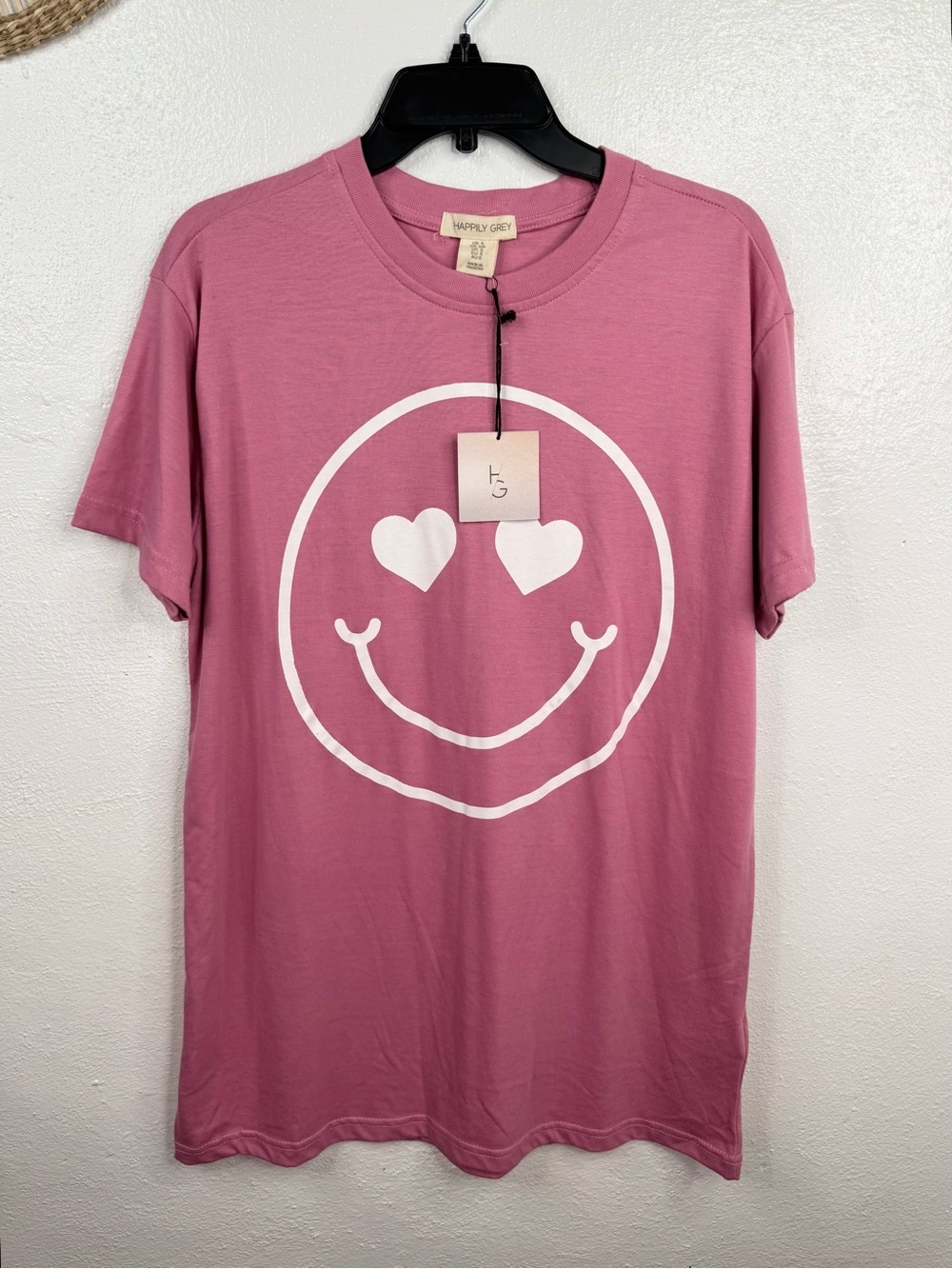 Happily Grey Oversized T-Shirt Womens S Pink Heart Eyes Smiley Graphic Crew Neck